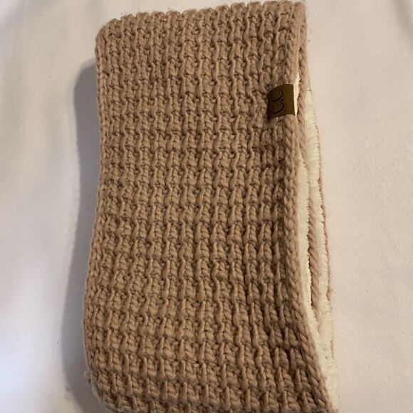 C.C Exclusives crocheted scarf with faux fur lining - Picture 2 of 7